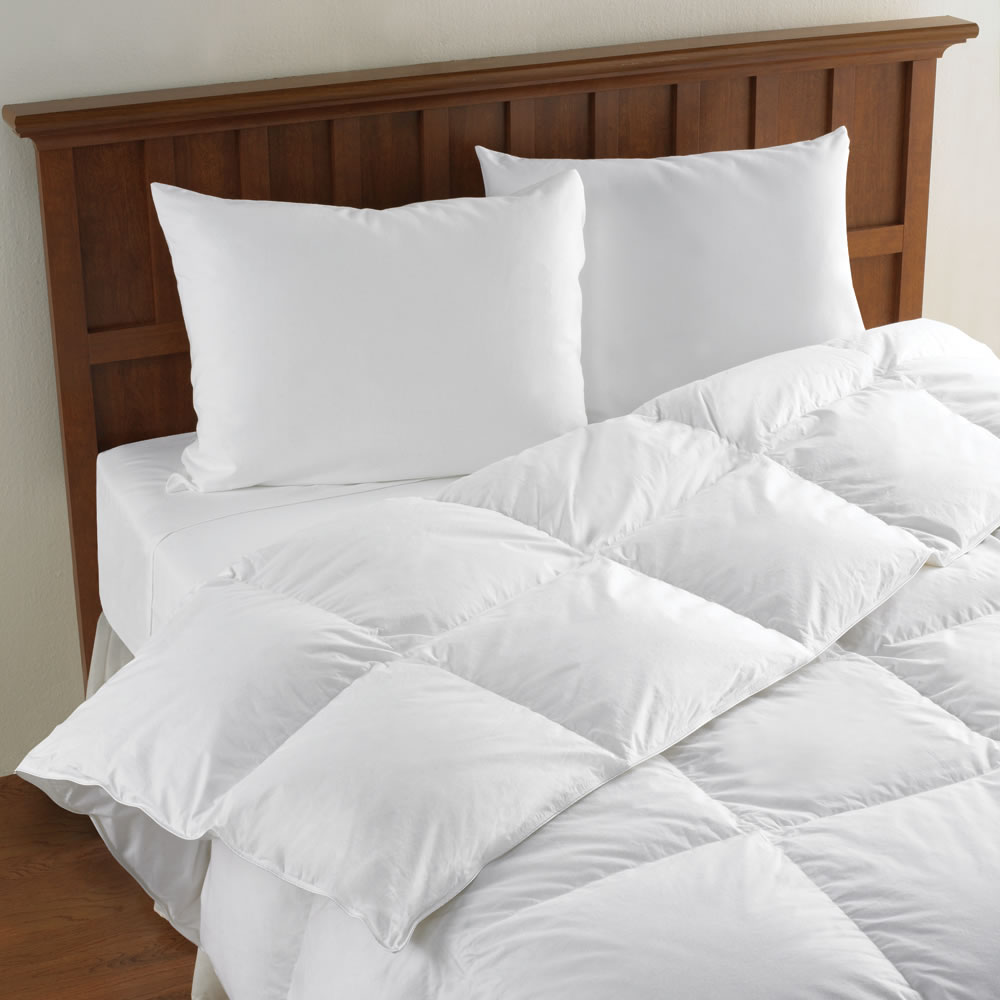 the-lightweight-european-goose-down-comforter-hammacher-schlemmer