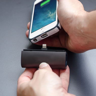 The Cordless iPhone Backup Battery