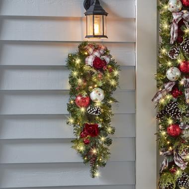 The Cordless Prelit Chateau de Villette Holiday Teardrop Sconce
