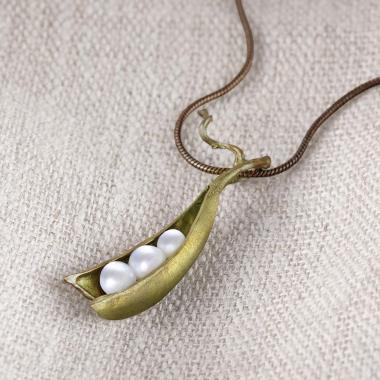 The Bonds Of Family Pearl Pendant