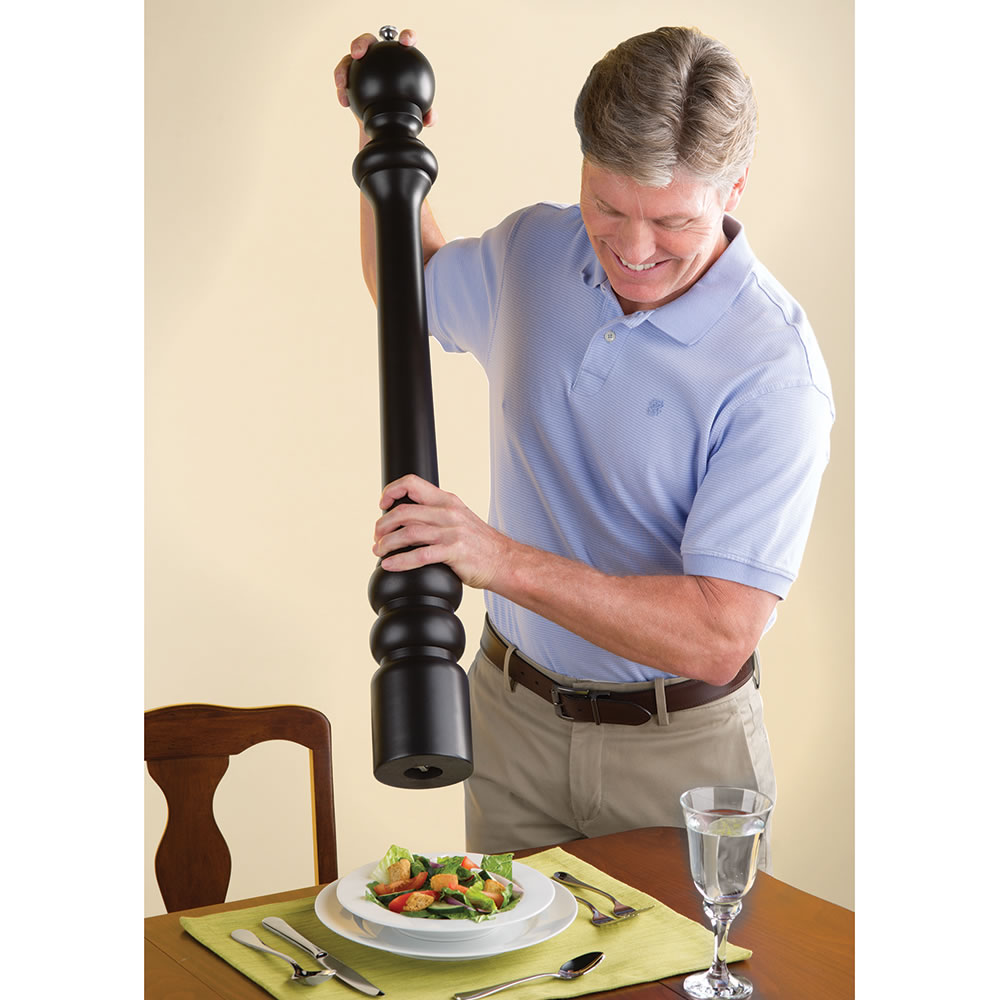 Giant Peppermill - Holding Over 2 lbs of Peppercorns » Gadget Flow