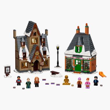 The LEGO Harry Potter Hogsmeade Village Visit