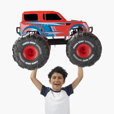 The World s Largest RC Truck Hammacher Schlemmer