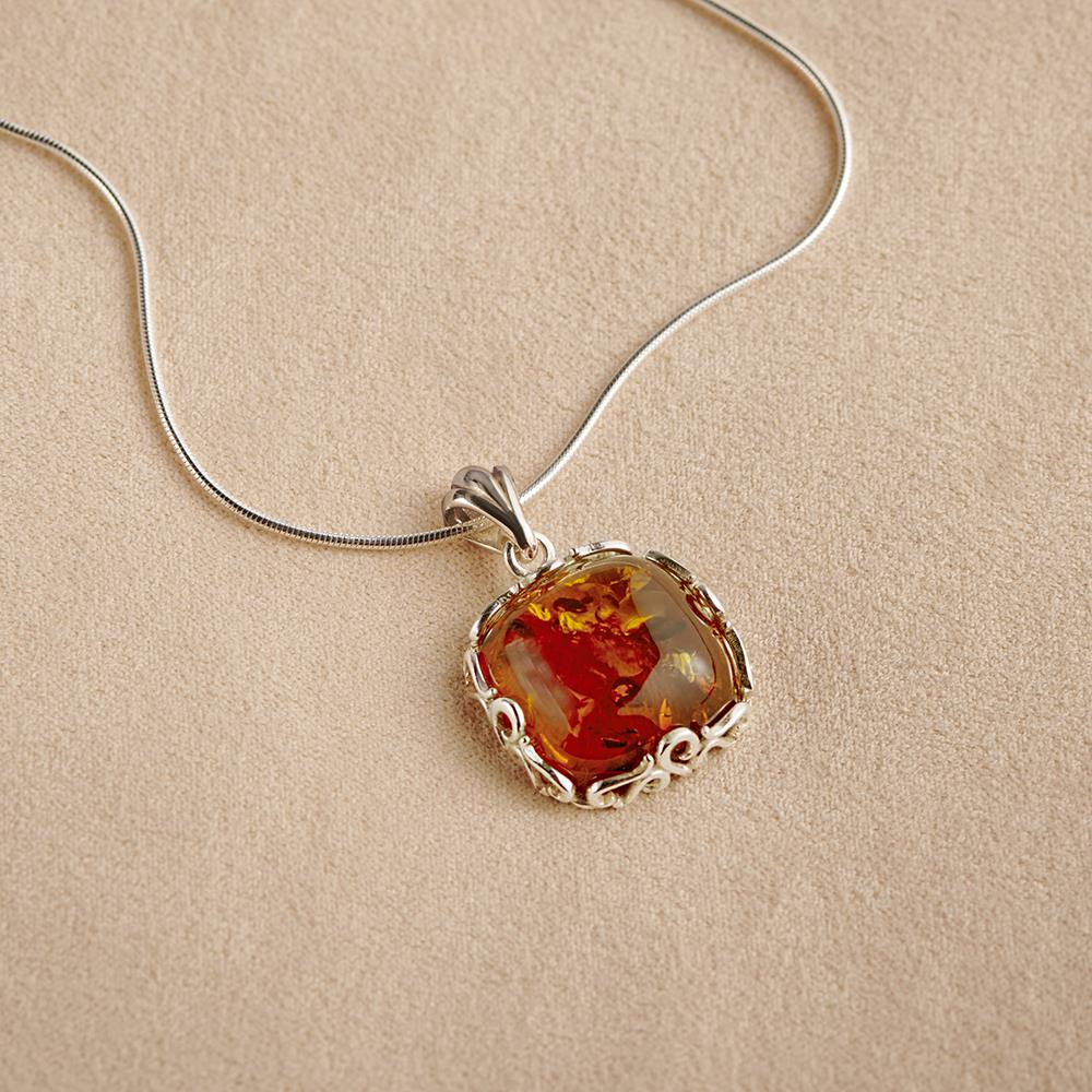 Vintage silver necklace with Amber stone – Meraki Mirakel