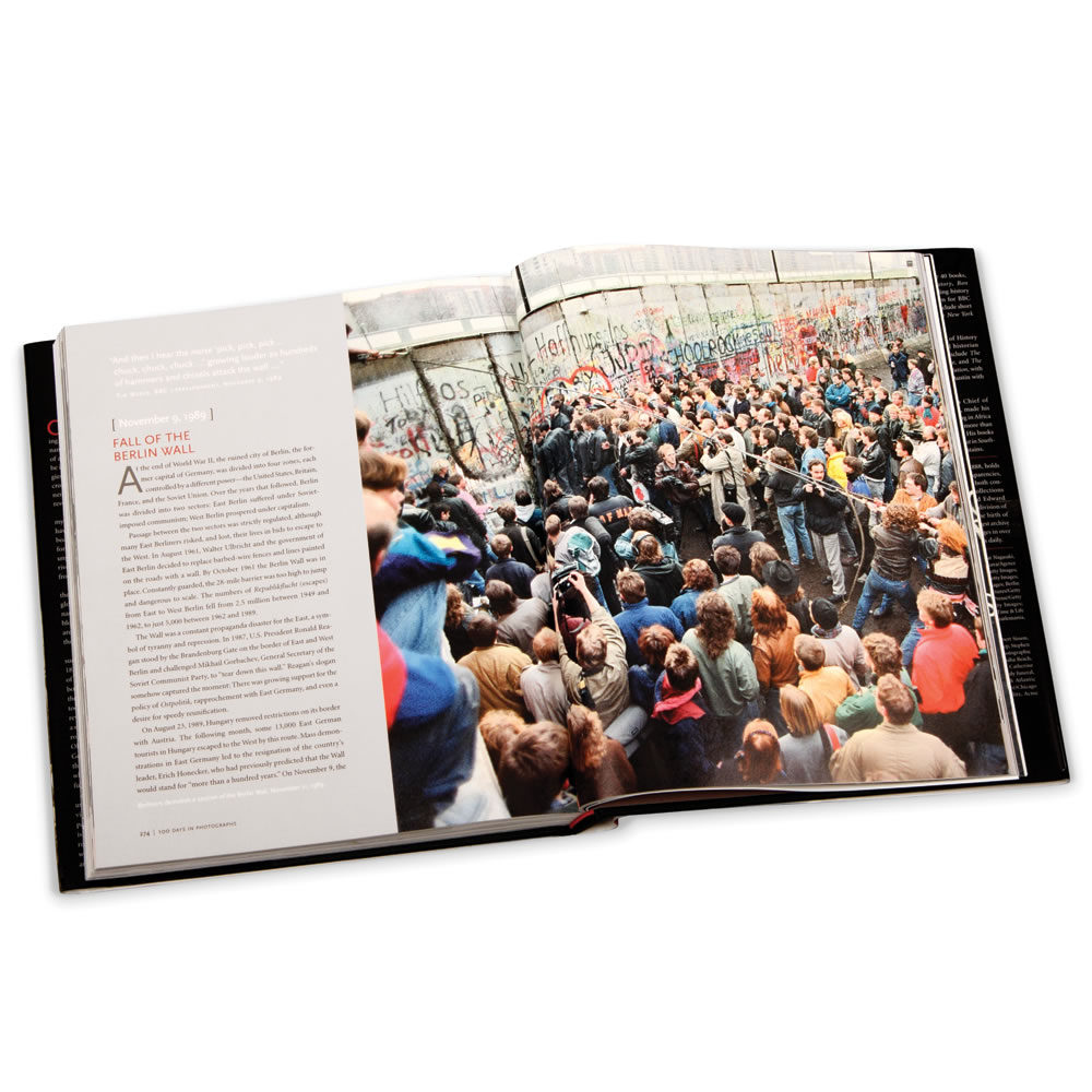 100 World Changing Events In Photographs Hammacher Schlemmer