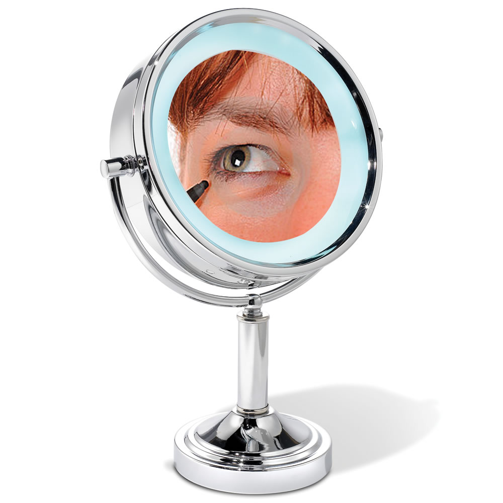 15x magnifying folded lighted mirror