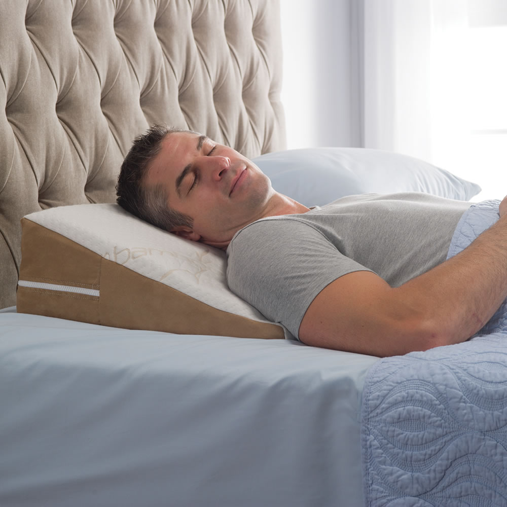 The Travelers Sleep Improving Wedge Pillow Hammacher Schlemmer