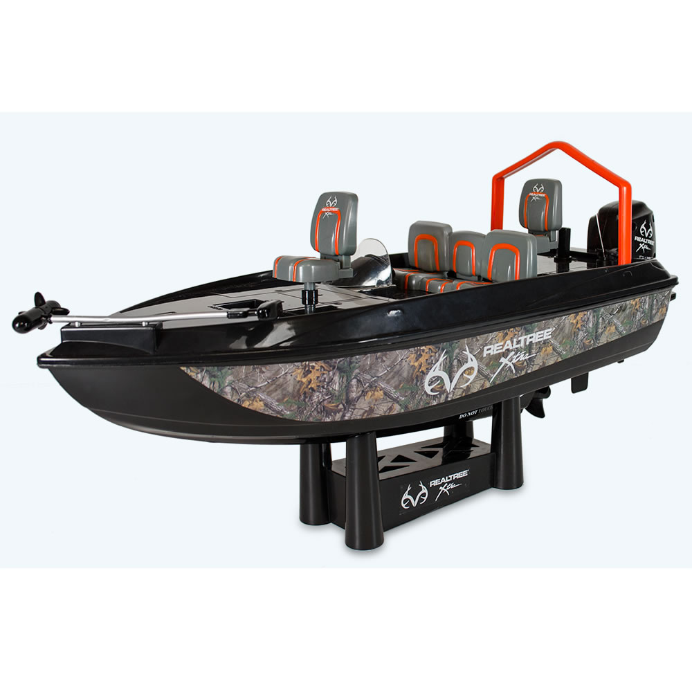 The Fish Catching RC Boat - Hammacher Schlemmer