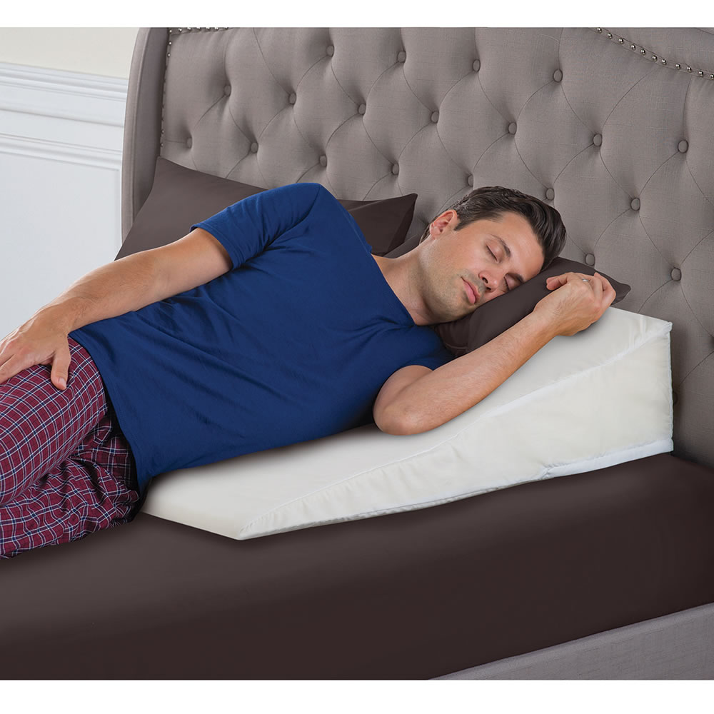 How To Sleep On Your Side With A Wedge Pillow – Hibermate