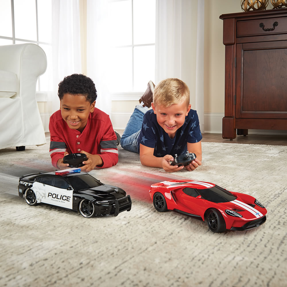 The RC Police Chase - Hammacher Schlemmer