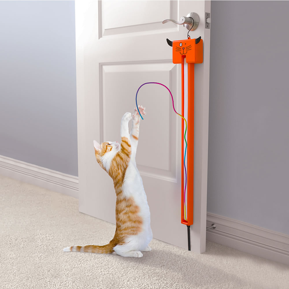 The Award Winning Cat String Toy - Hammacher Schlemmer