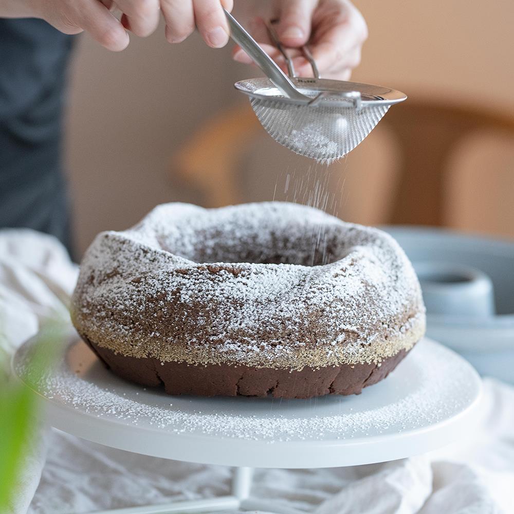 The Perfect Cake Bundt Pan - Hammacher Schlemmer