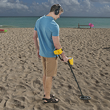 The National Geographic Digital Display Metal Detector