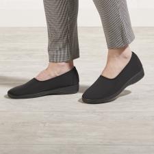 The Lady's Indoor/Outdoor Neuropathy Slippers - Hammacher Schlemmer