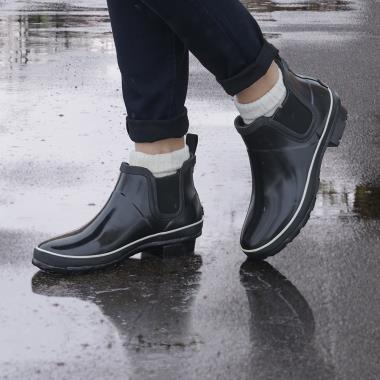 The Women's Slip On Waterproof Boots