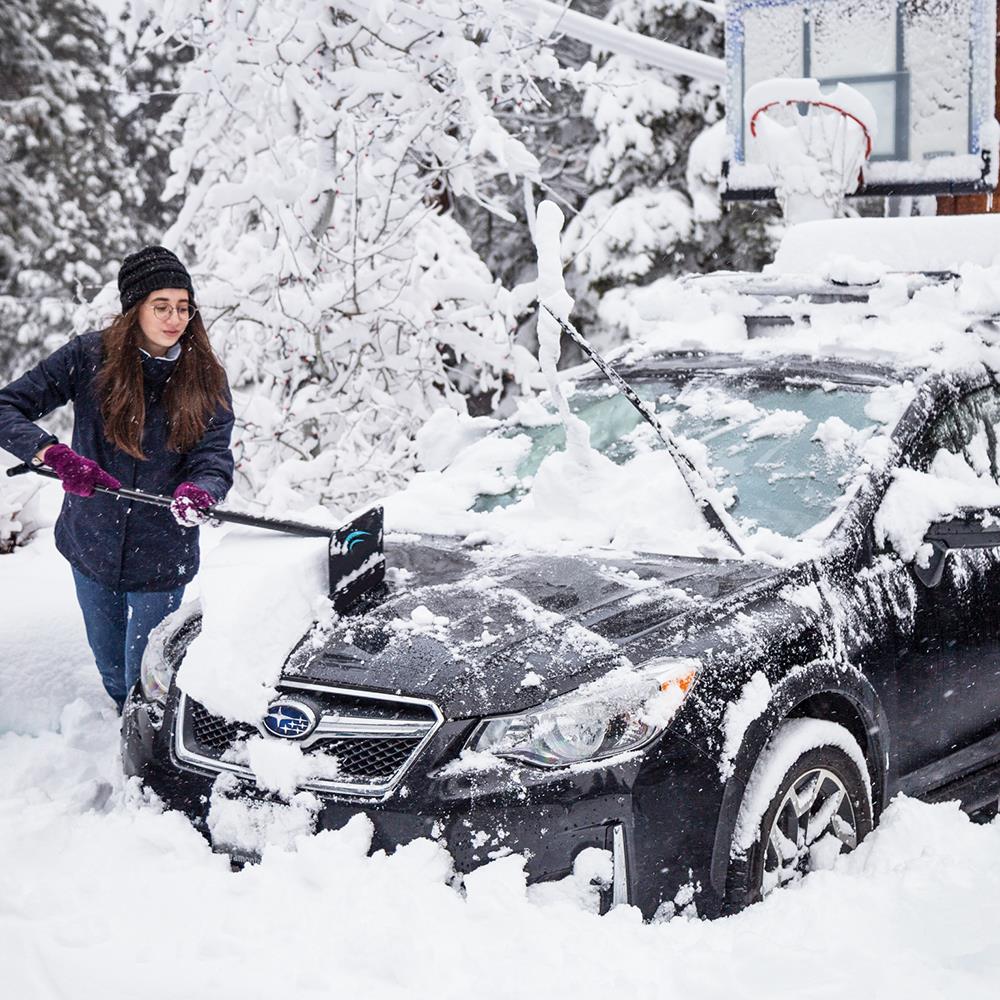 How to Remove Snow WITHOUT Scratching your Car #Shorts 